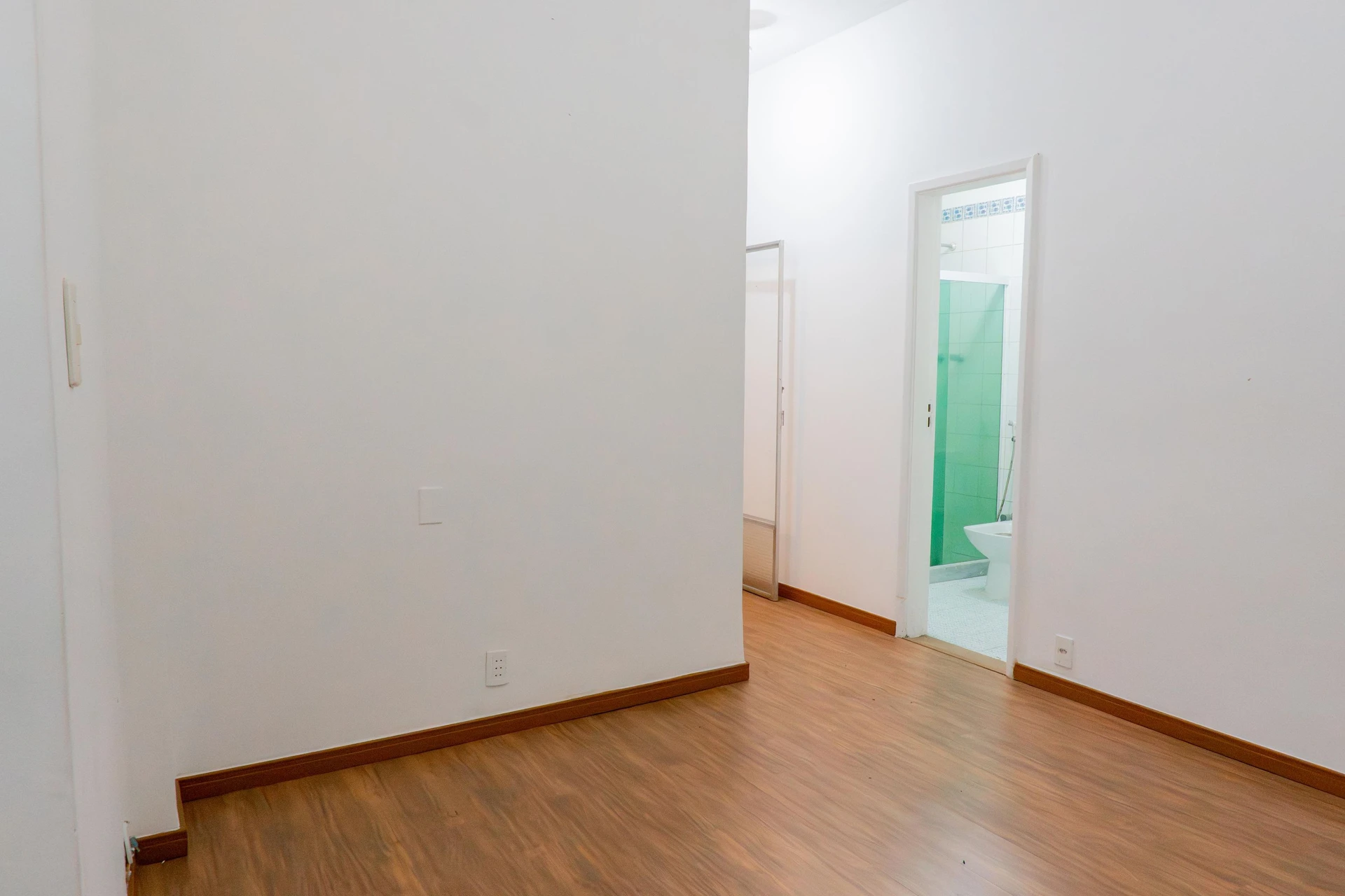 Apartment, 46 m², with wood or laminate floors — photo 18