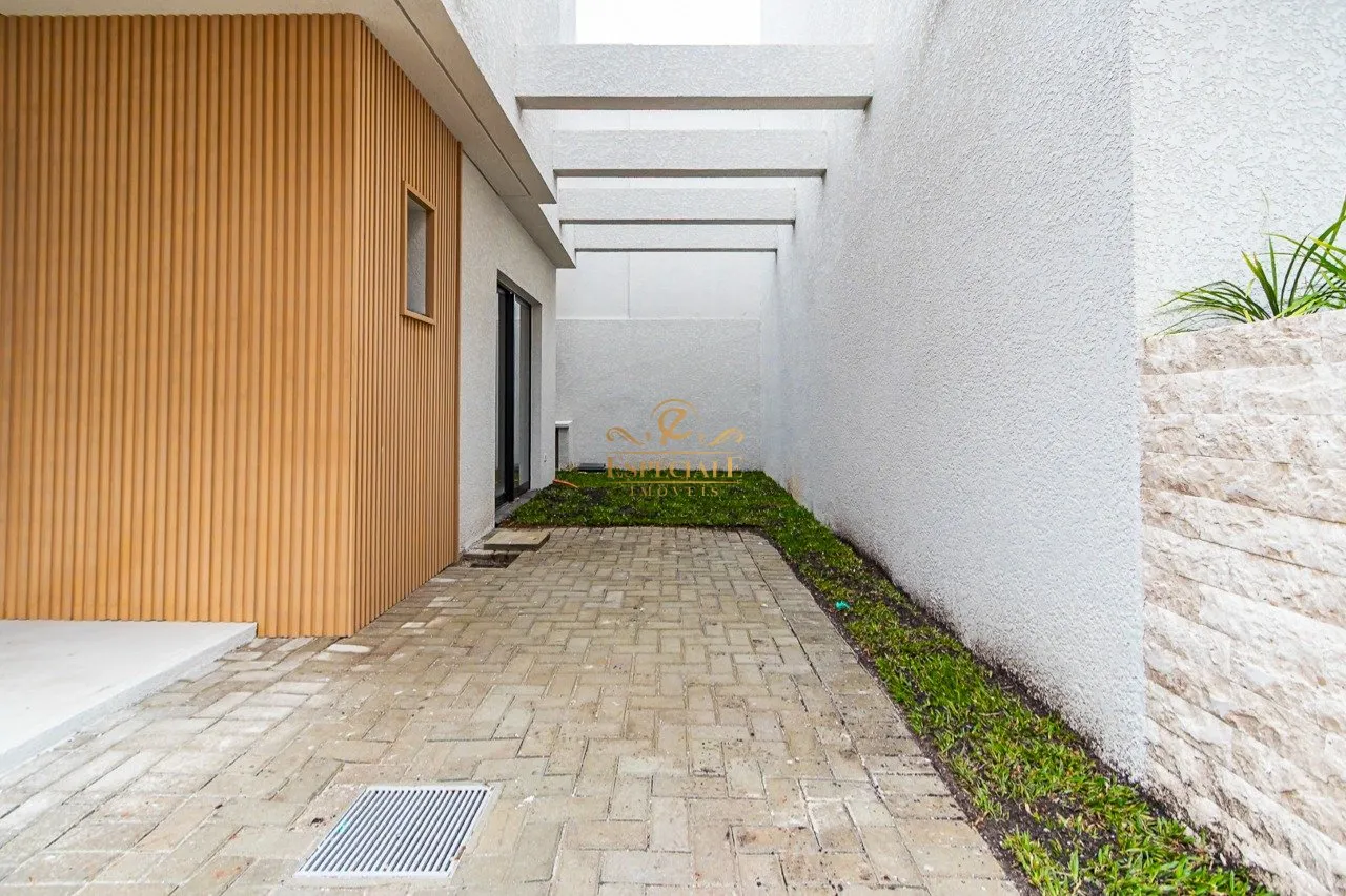 3-bedroom house with open-plan kitchen and private garden — photo 20