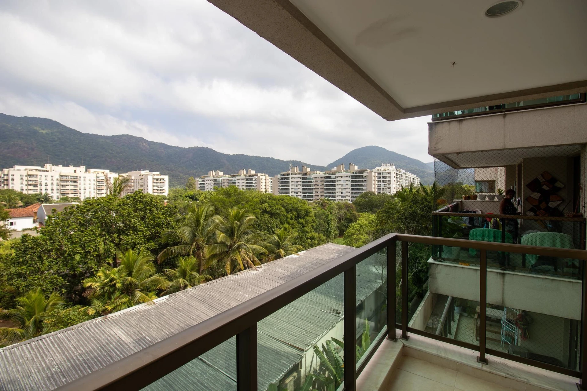 Furnished apartment, 65 m², with a glass-enclosed balcony — photo 8