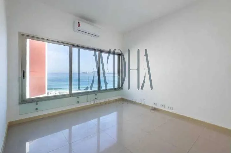 Duplex top-floor apartment with enclosed balcony — photo 5