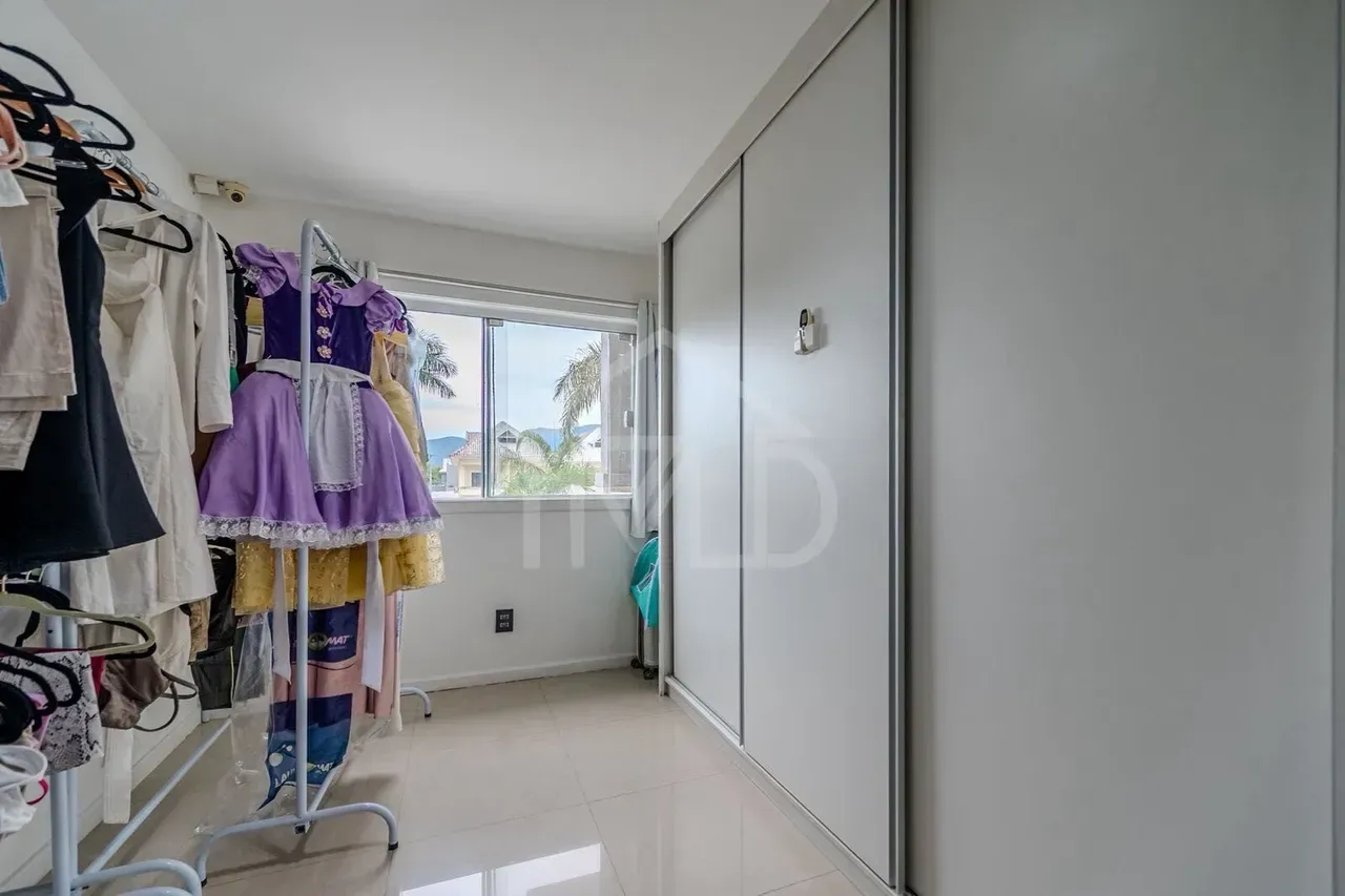 Furnished house with 5 bedrooms and an open-plan kitchen — photo 20