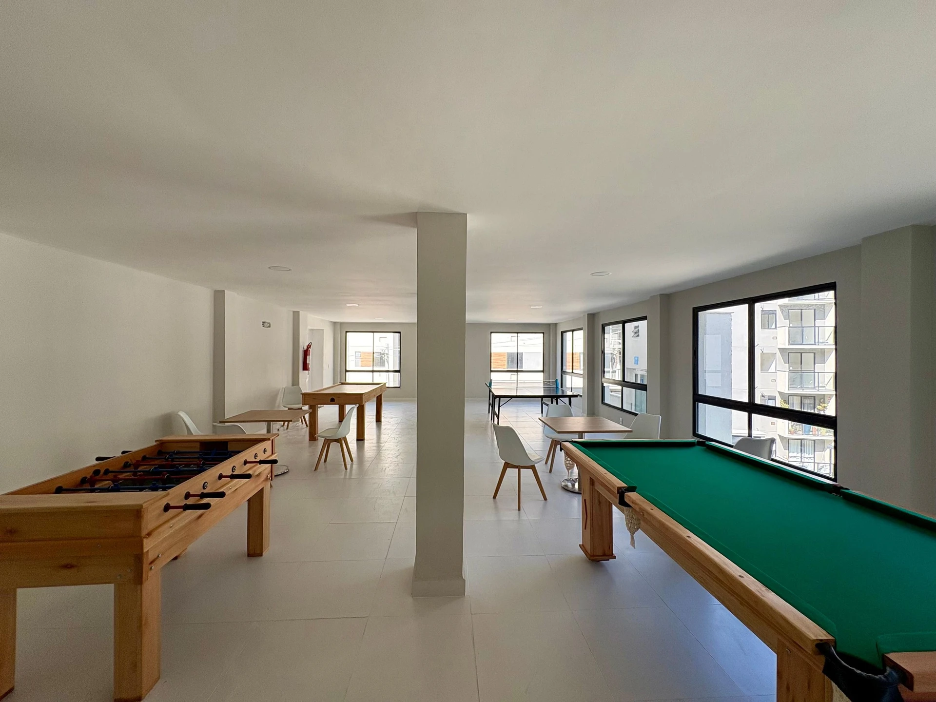 2-bedroom apartment in a building with a gym — photo 27