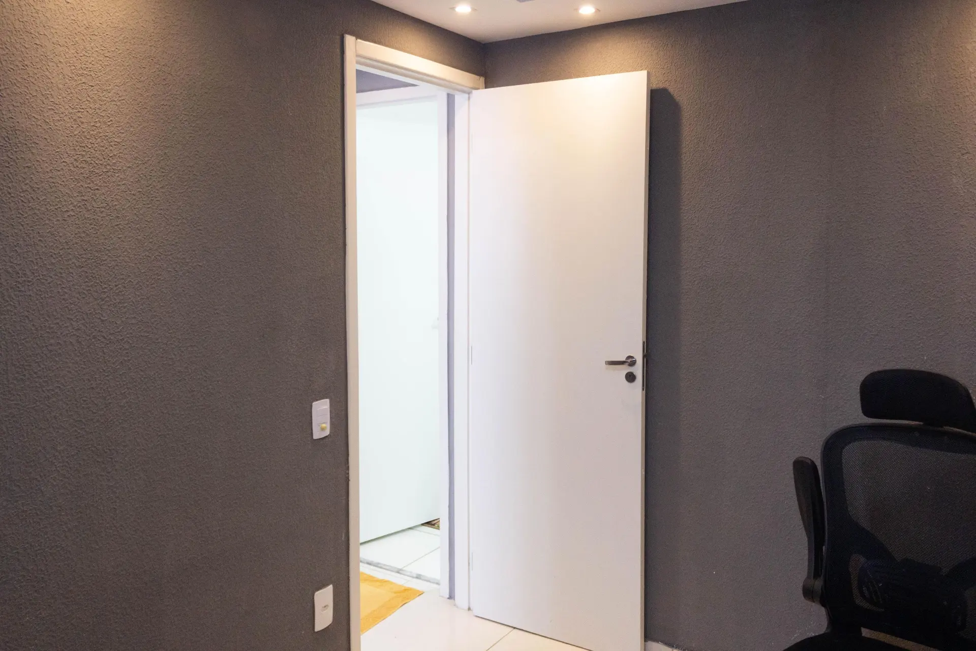 42 m² apartment with a home office and a washing machine — photo 16