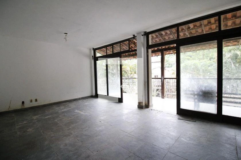 Casa de 500 m² com banheira e janelas do piso ao teto — photo 6