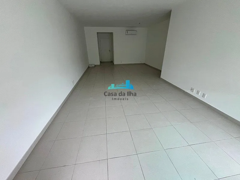 Квартира з 3 спальнями з власною ванною і 216 м² — photo 22