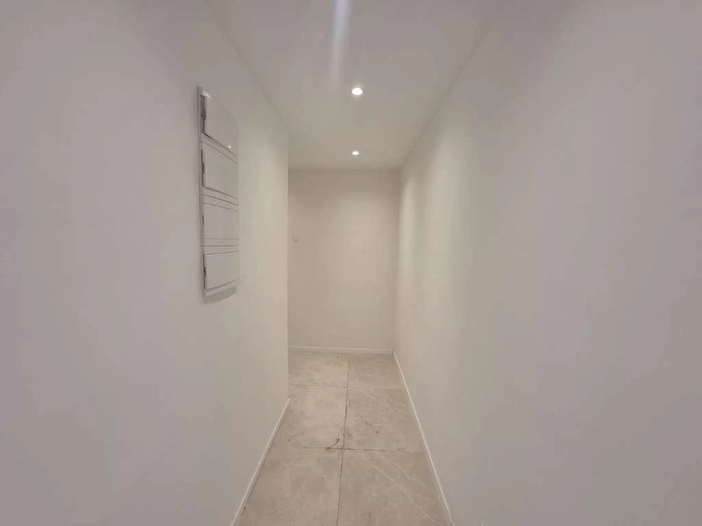 Apartment with open-plan kitchen, 2 ensuites and 5 baths — photo 18