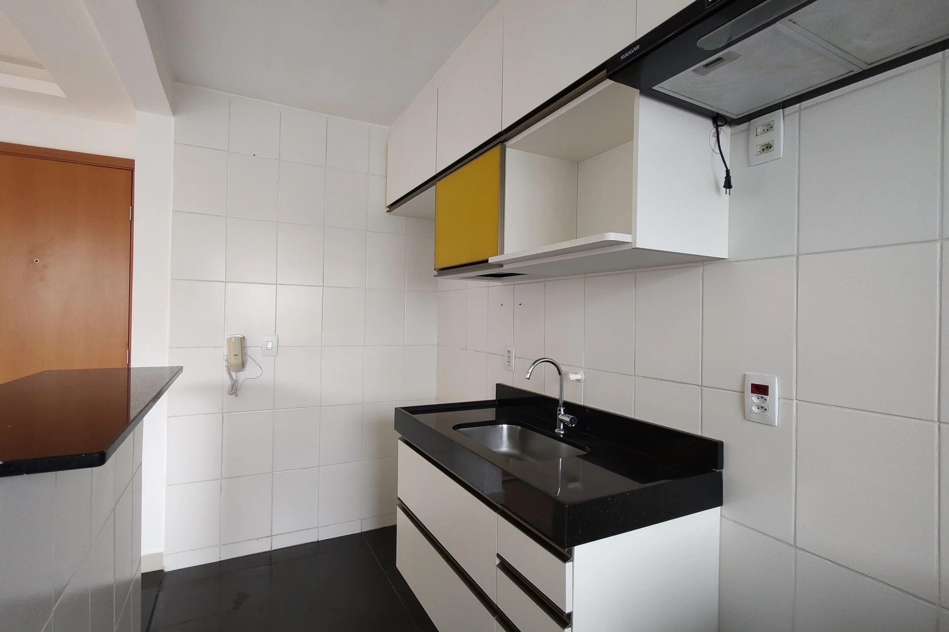 2-bedroom apartment in a building with a gym — photo 45