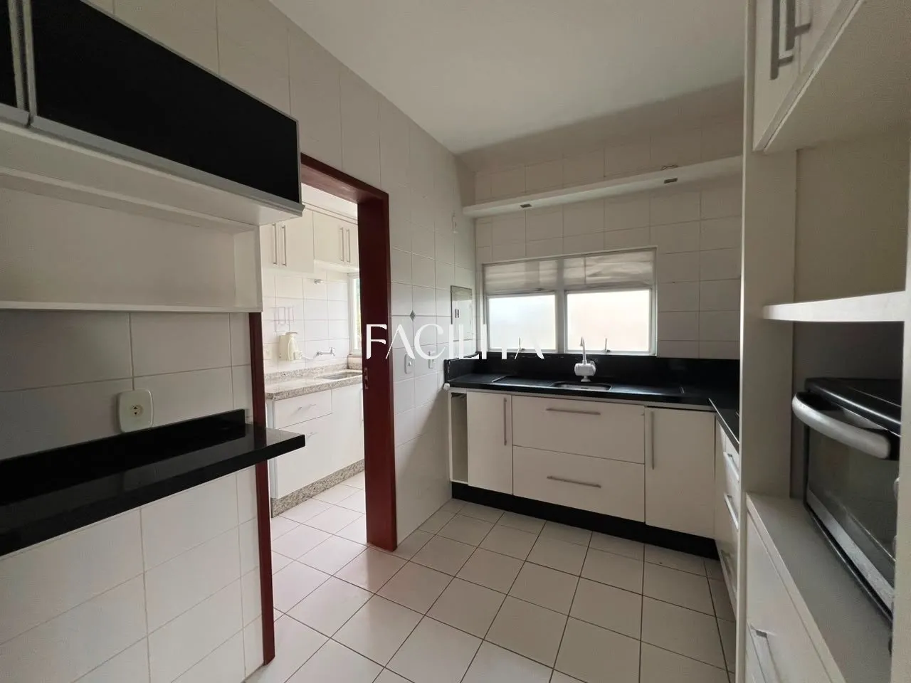 1st-floor apartment with 2 bedrooms and 1 en-suite — photo 10