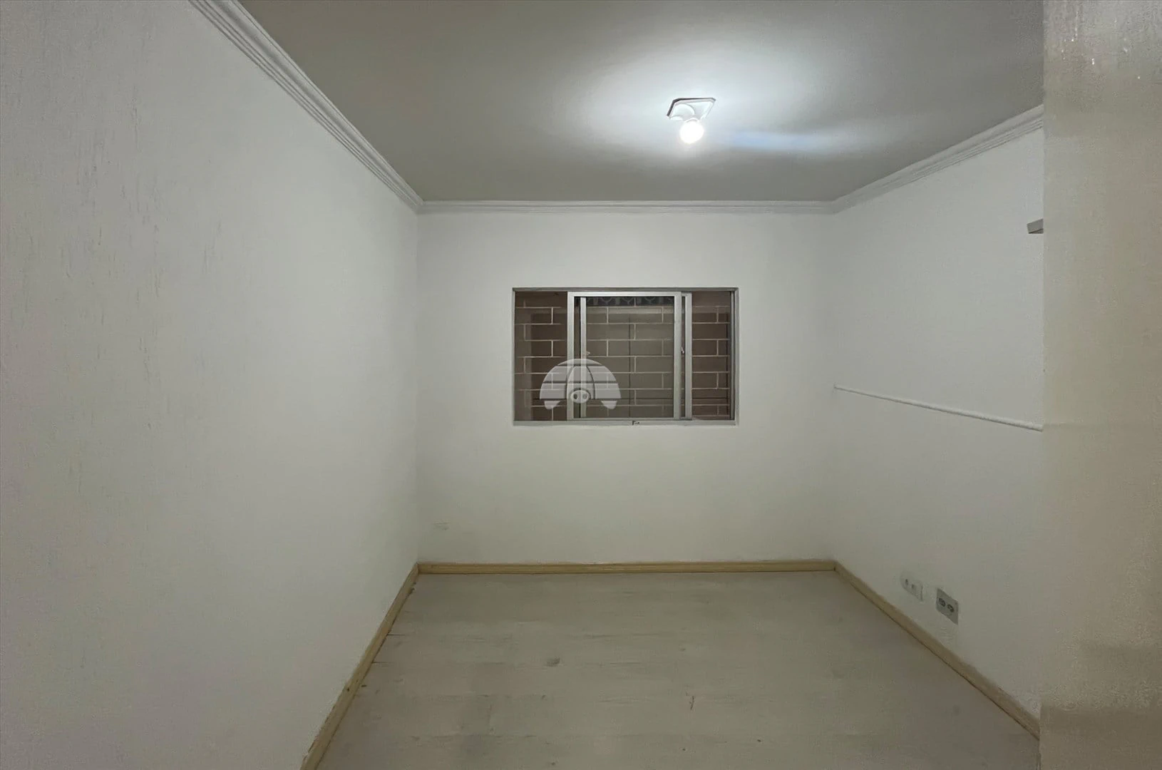 Wood or laminate floors in a 3-bedroom house, 100 m² — photo 19