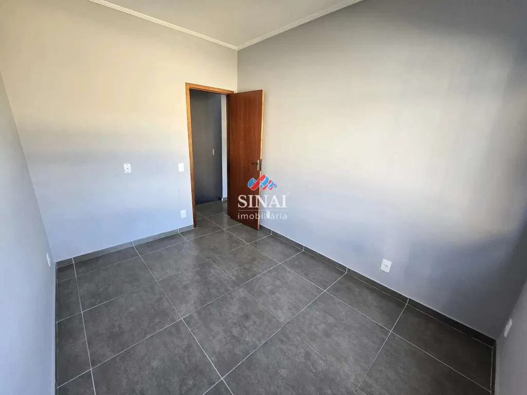 2-bedroom unfurnished apartment with a balcony — photo 22