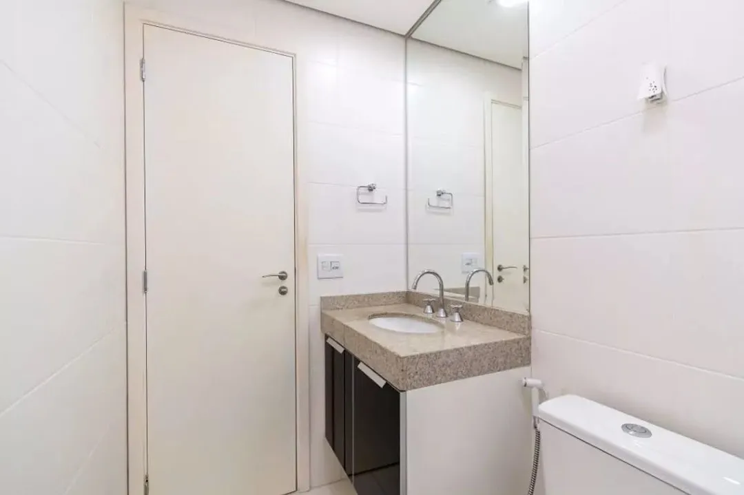 Apartamento de 2 dormitorios con balcón cerrado en vidrio — photo 16