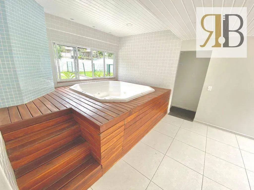 Рабочее место и 4 спальни: квартира 252 м² — photo 60