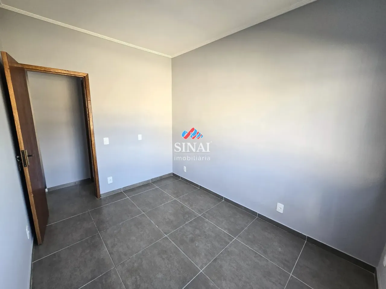 2-bedroom unfurnished apartment with a balcony — photo 13