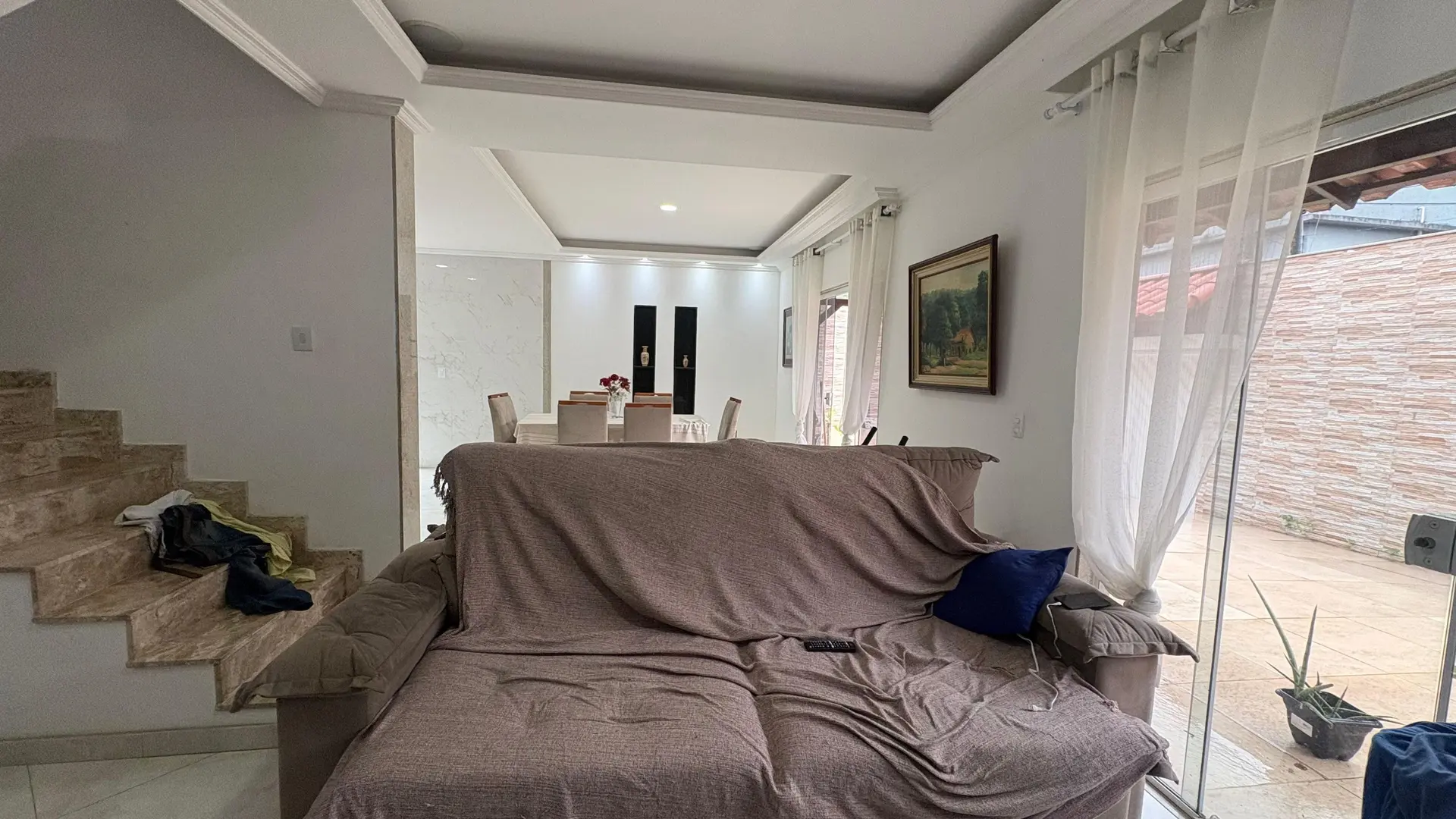 4-bedroom house with a glass-enclosed balcony