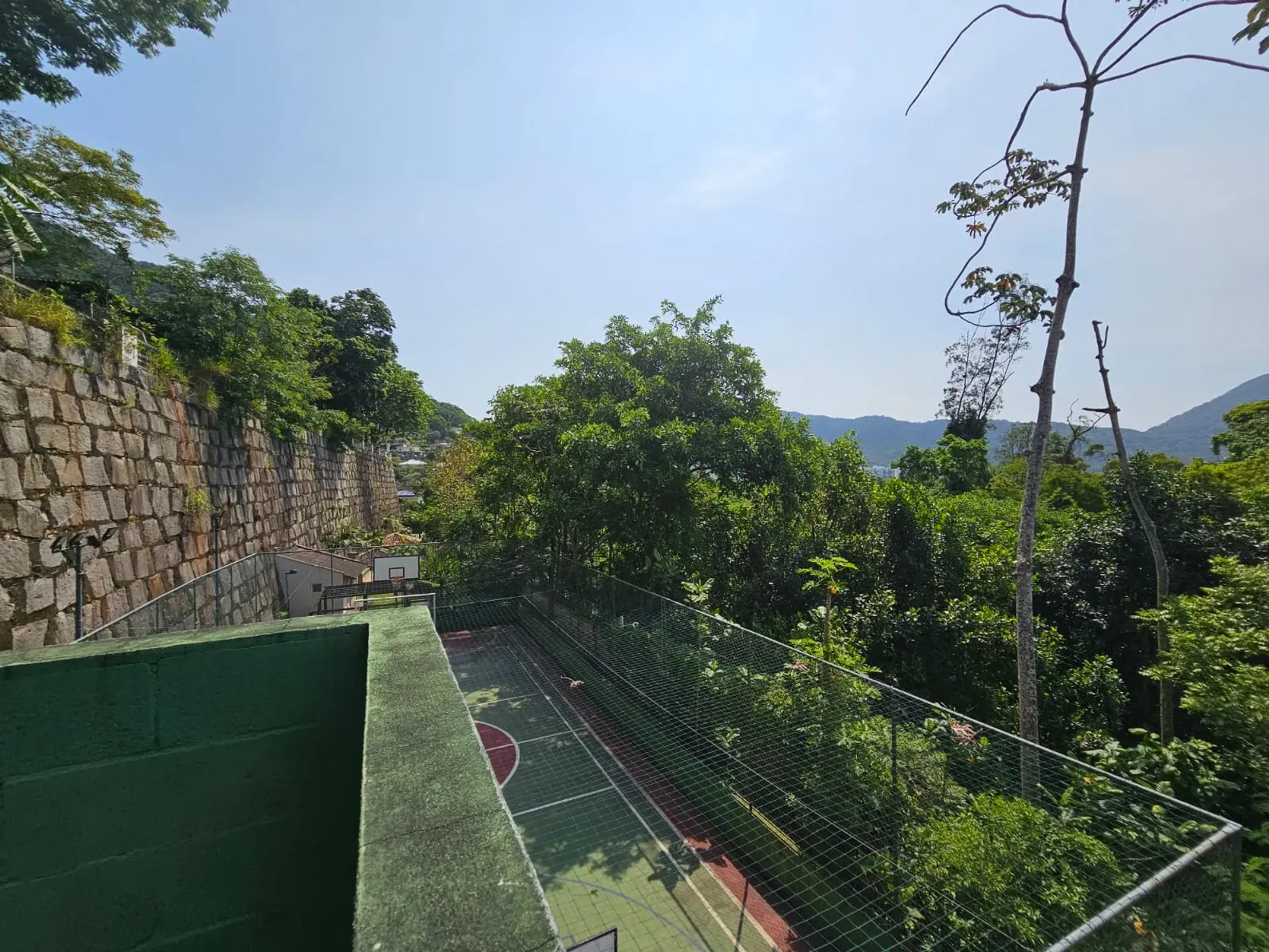 Furnished 206 m² house with 5 bedrooms and 5 baths — photo 38