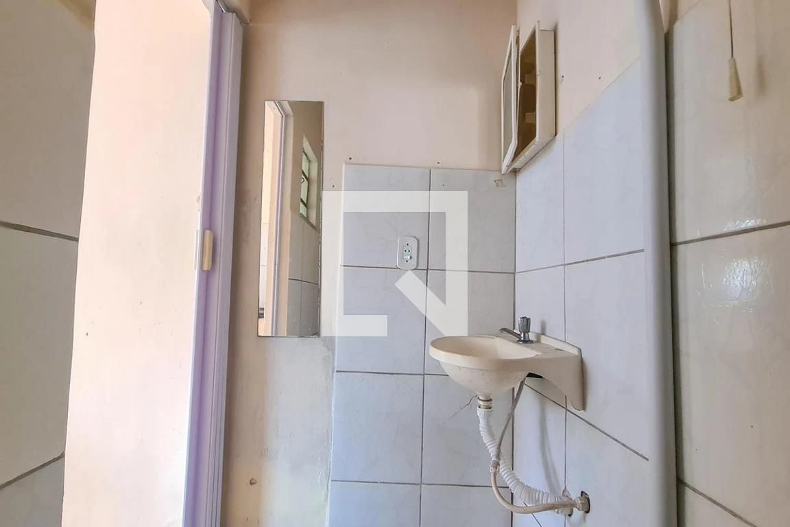 House with a gas water heater and 1 bedroom — photo 2