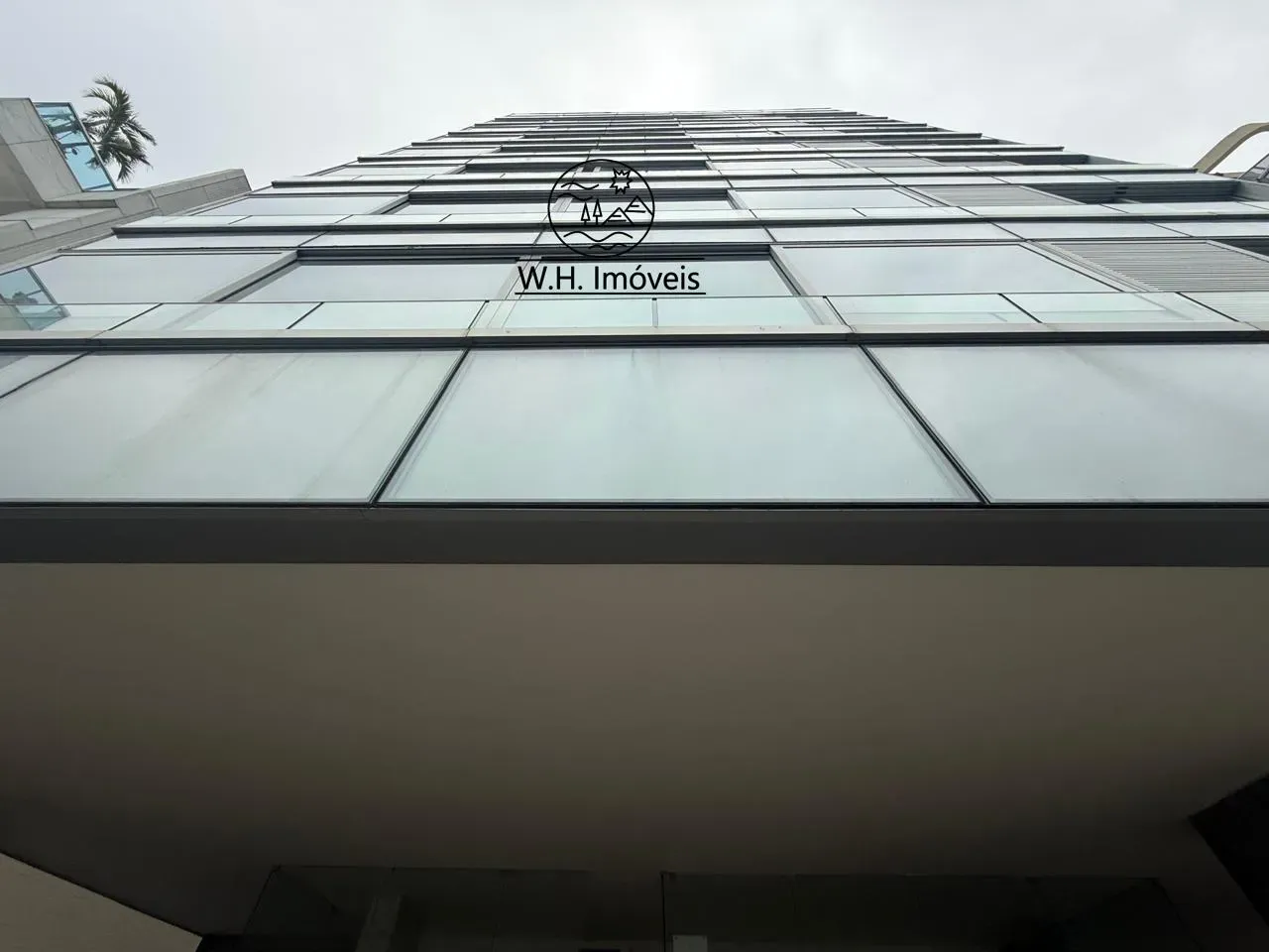 Furnished 240 m² apartment with 4 bedrooms and 2 parking — photo 40