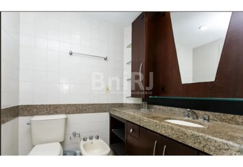 3-bedroom apartment with a glassed-in balcony — photo 15