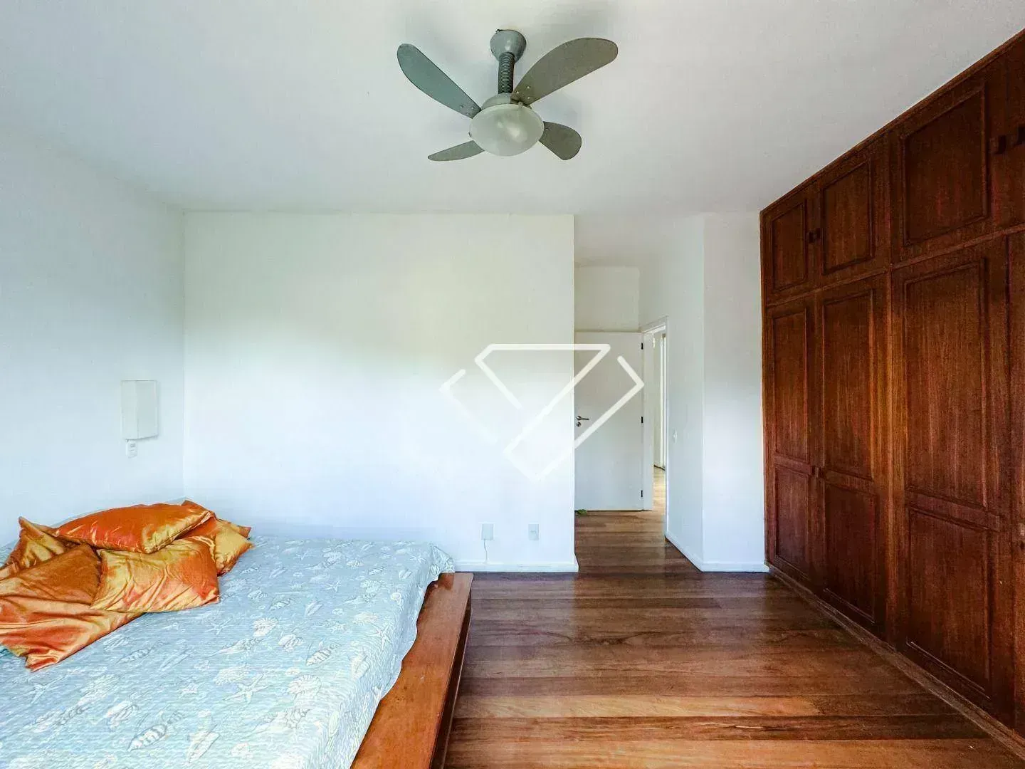 House with 3 bedrooms and 4 bathrooms on 600 m² — photo 24
