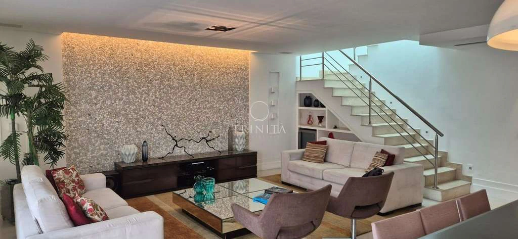 Furnished apartment with 4 en-suite bedrooms and balcony — photo 8