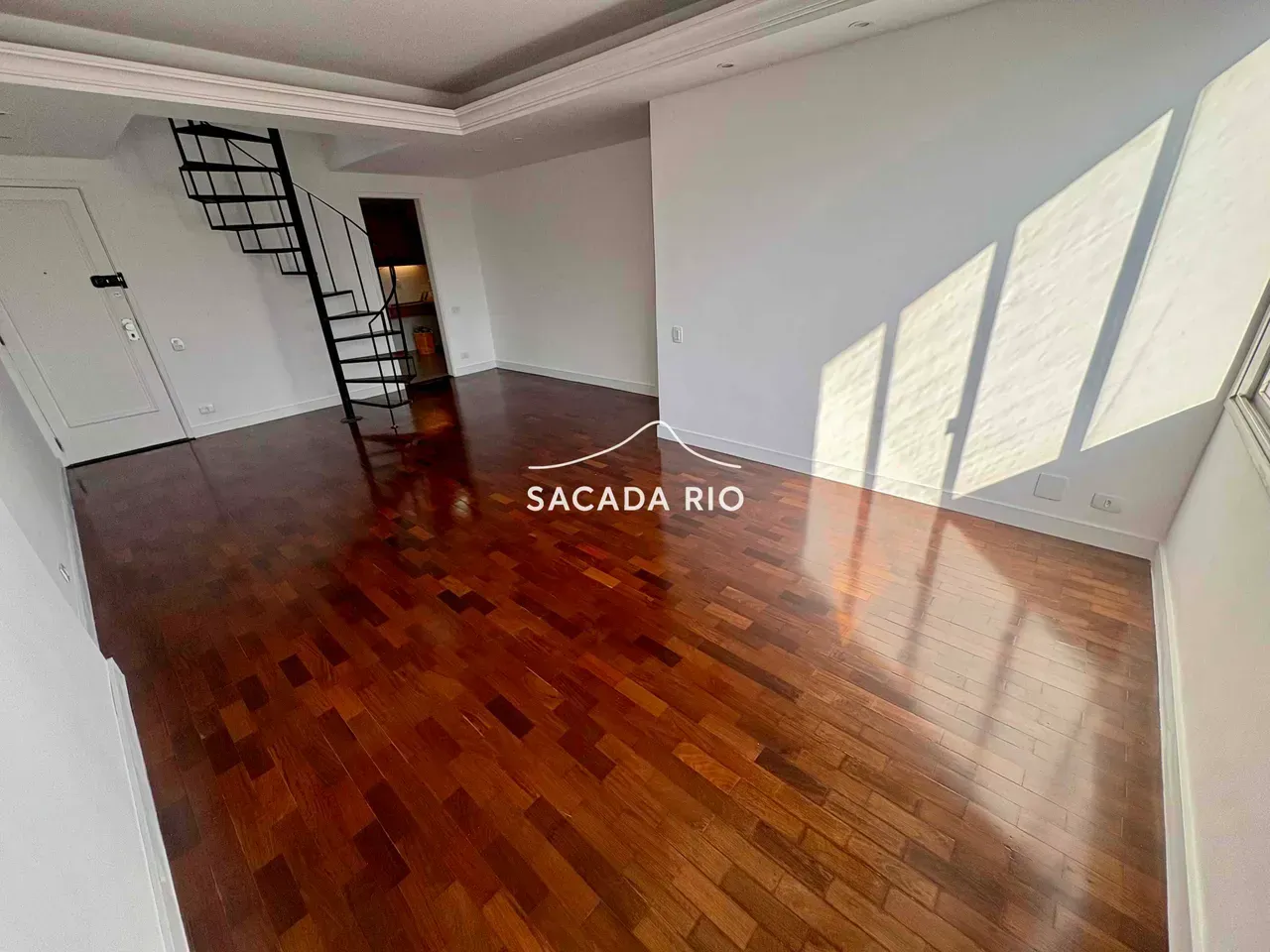 Floor-to-ceiling windows in a 3-bedroom apartment, 200 m² — photo 4