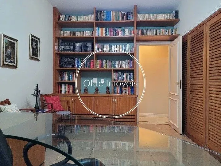Apartment with 4 bedrooms and built-in wardrobes — photo 13