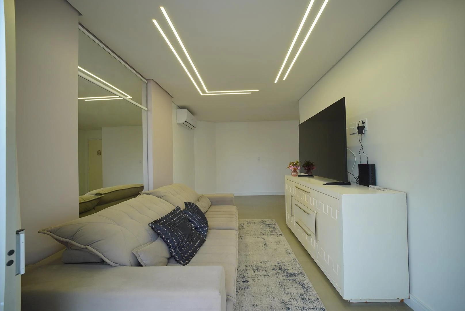 2-bedroom apartment with a washing machine in Florianópolis — photo 9