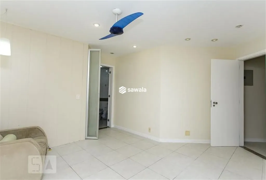 210 m² apartment with 3 bedrooms and 5 bathrooms — photo 16