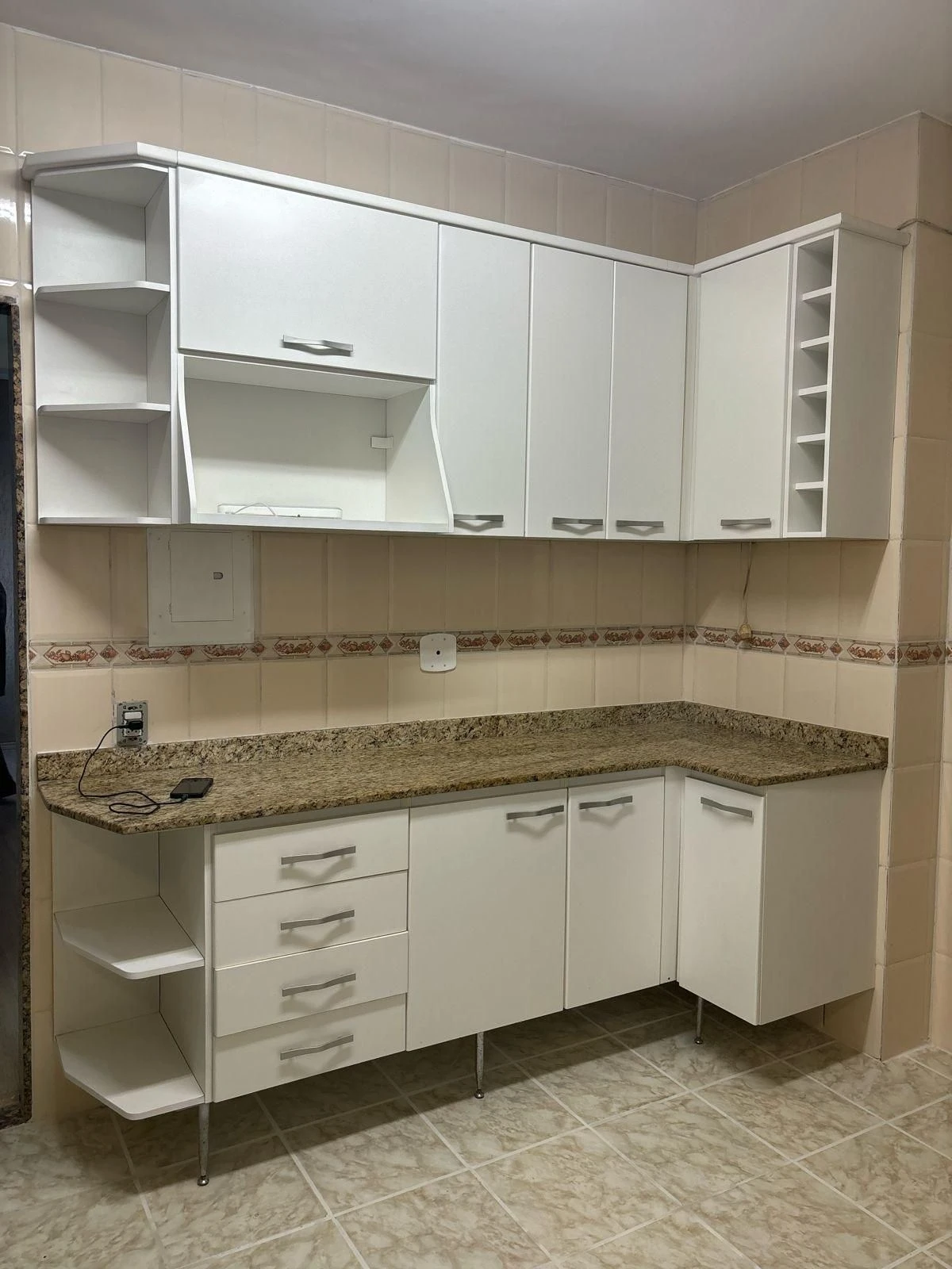 Unfurnished 2-bedroom apartment with a separate kitchen — photo 12