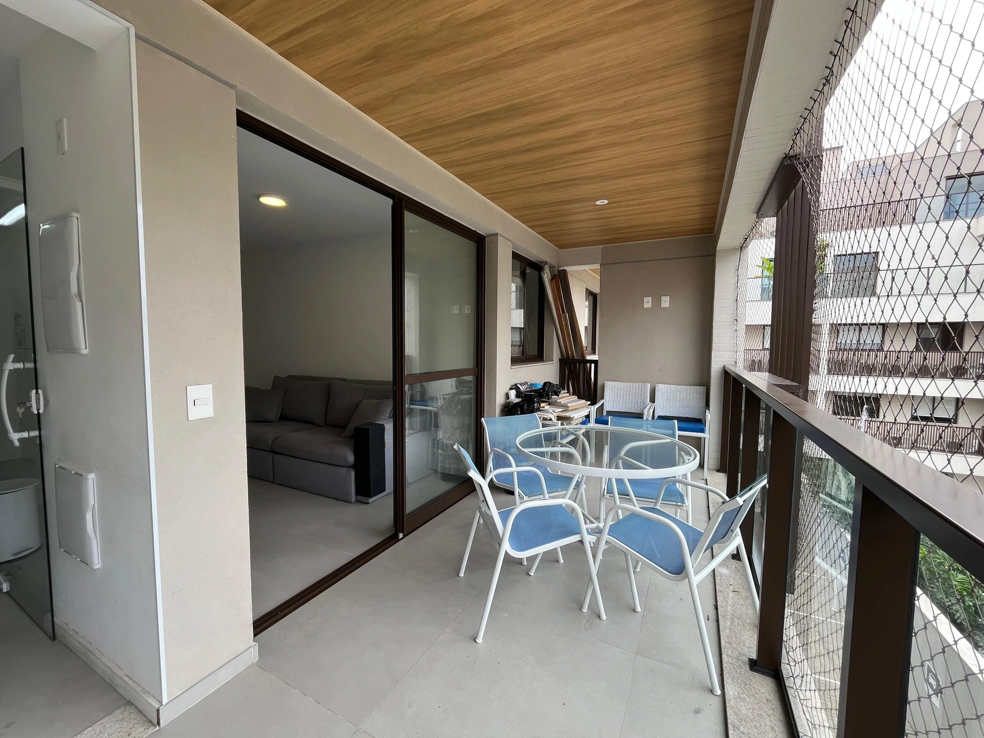 Furnished apartment, 89 m², with a glass-enclosed balcony — photo 38