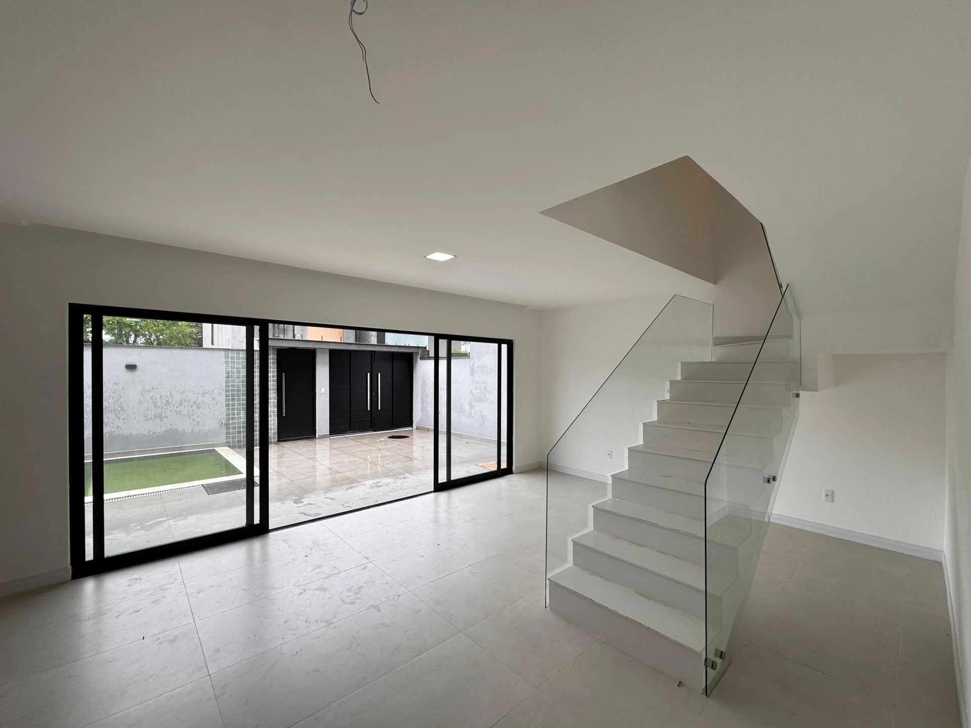 Condo house with 4 en-suite bedrooms and private yard — photo 3