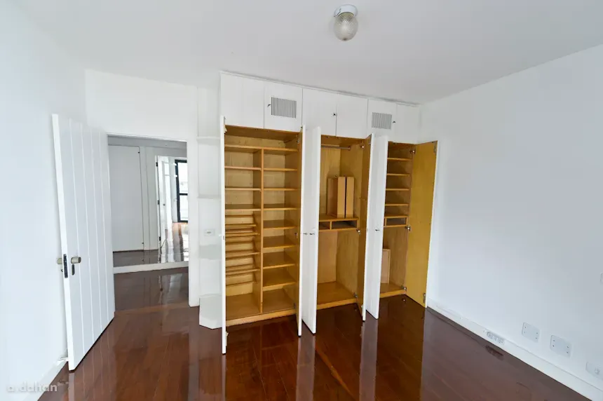 Unfurnished apartment with 4 bedrooms and 5 bathrooms — photo 30