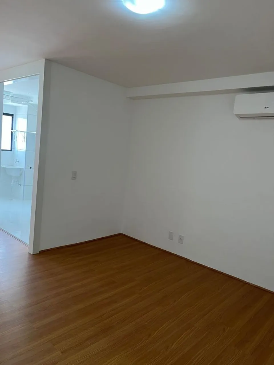 1-bedroom apartment with balcony and laundry area — photo 6