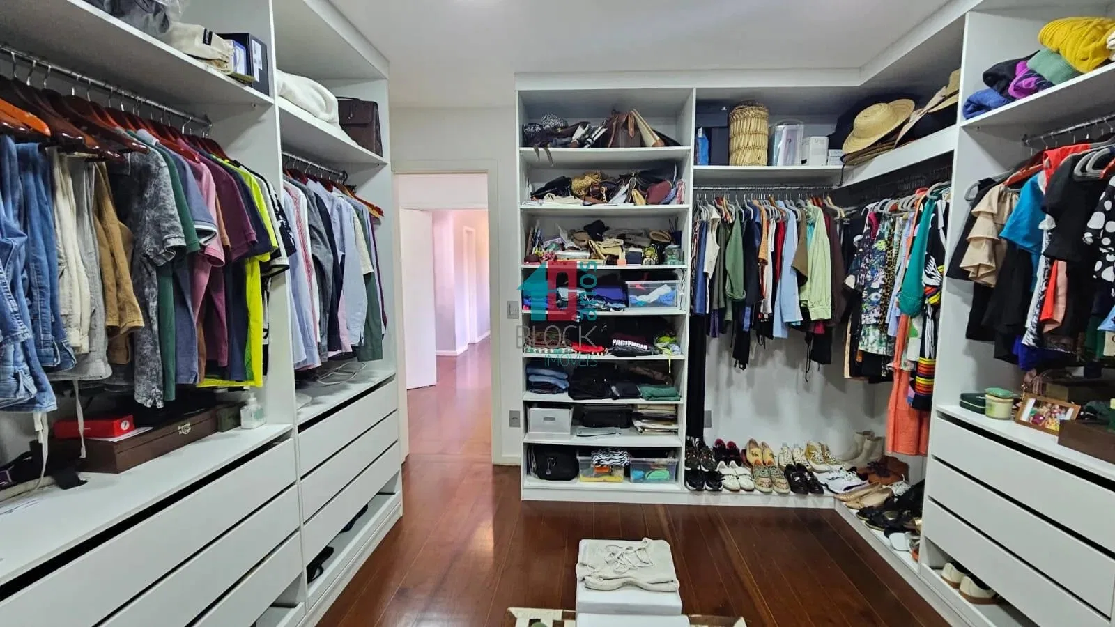 Casa em condomínio mobiliada com 4 suítes e 7 banheiros — photo 9