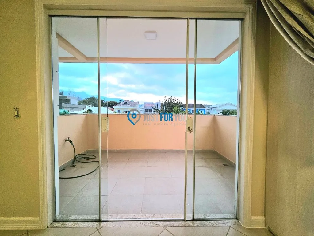 House with 5 bedrooms, 300 m² and a closed gas kitchen — photo 24