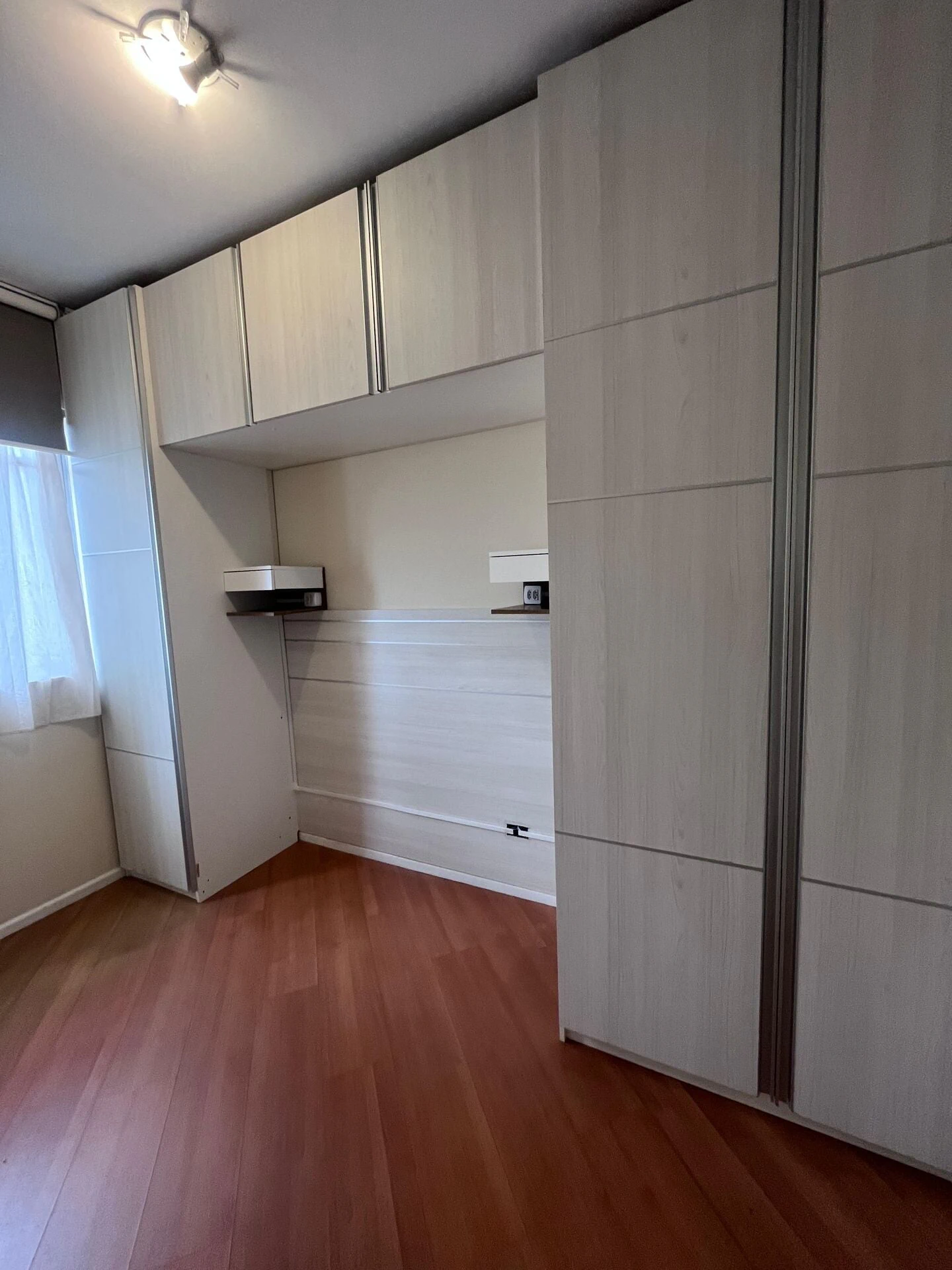 2-bedroom apartment with wood or laminate floors in Curitiba — photo 27