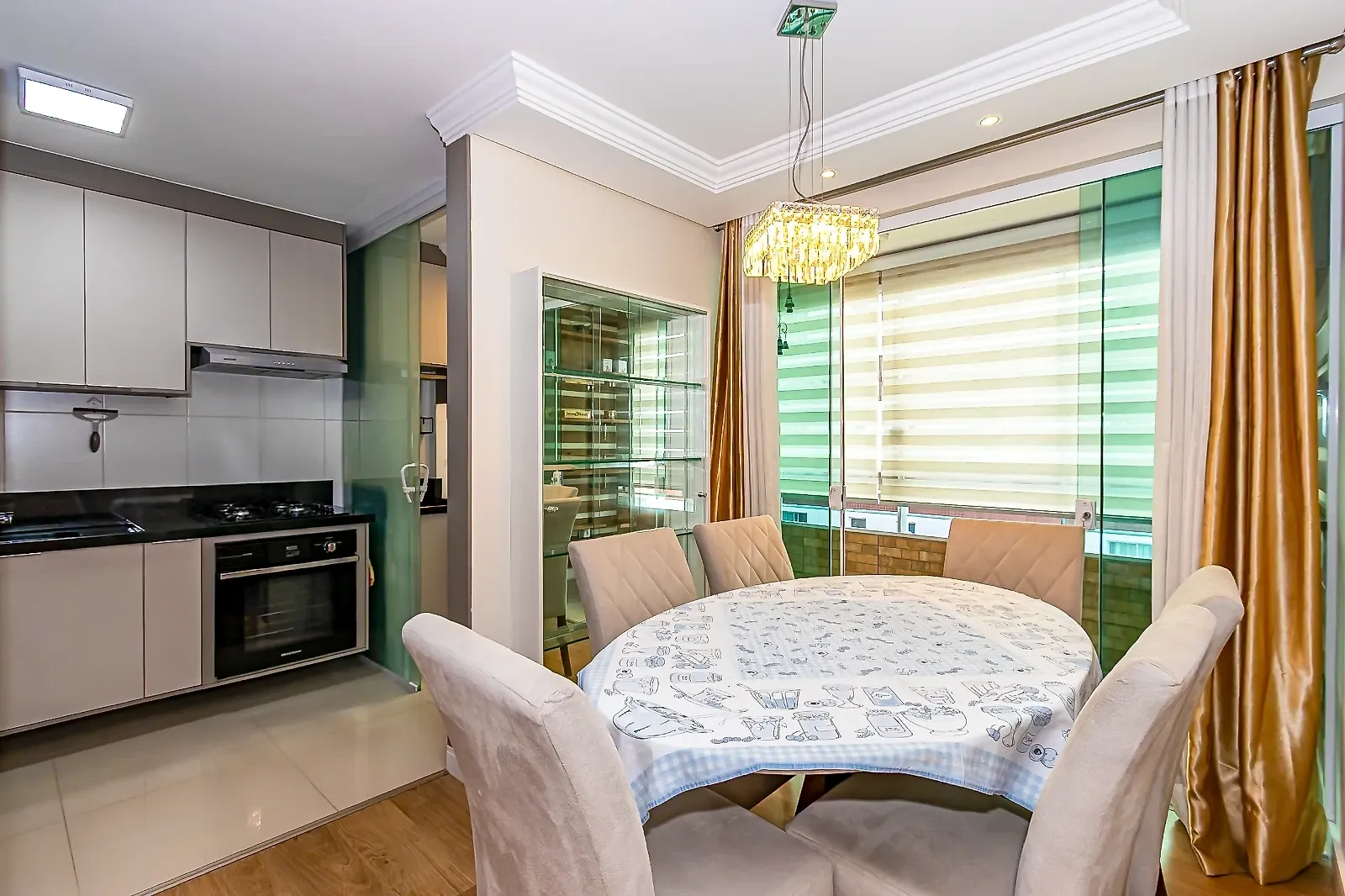 Balcony with a grill in a 3-bedroom apartment, 74 m² — photo 40