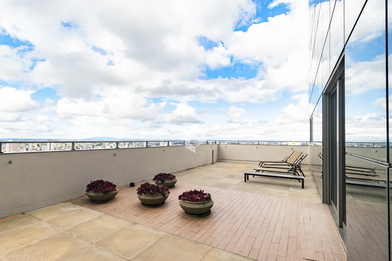 Furnished 1-bedroom apartment with city view — photo 8