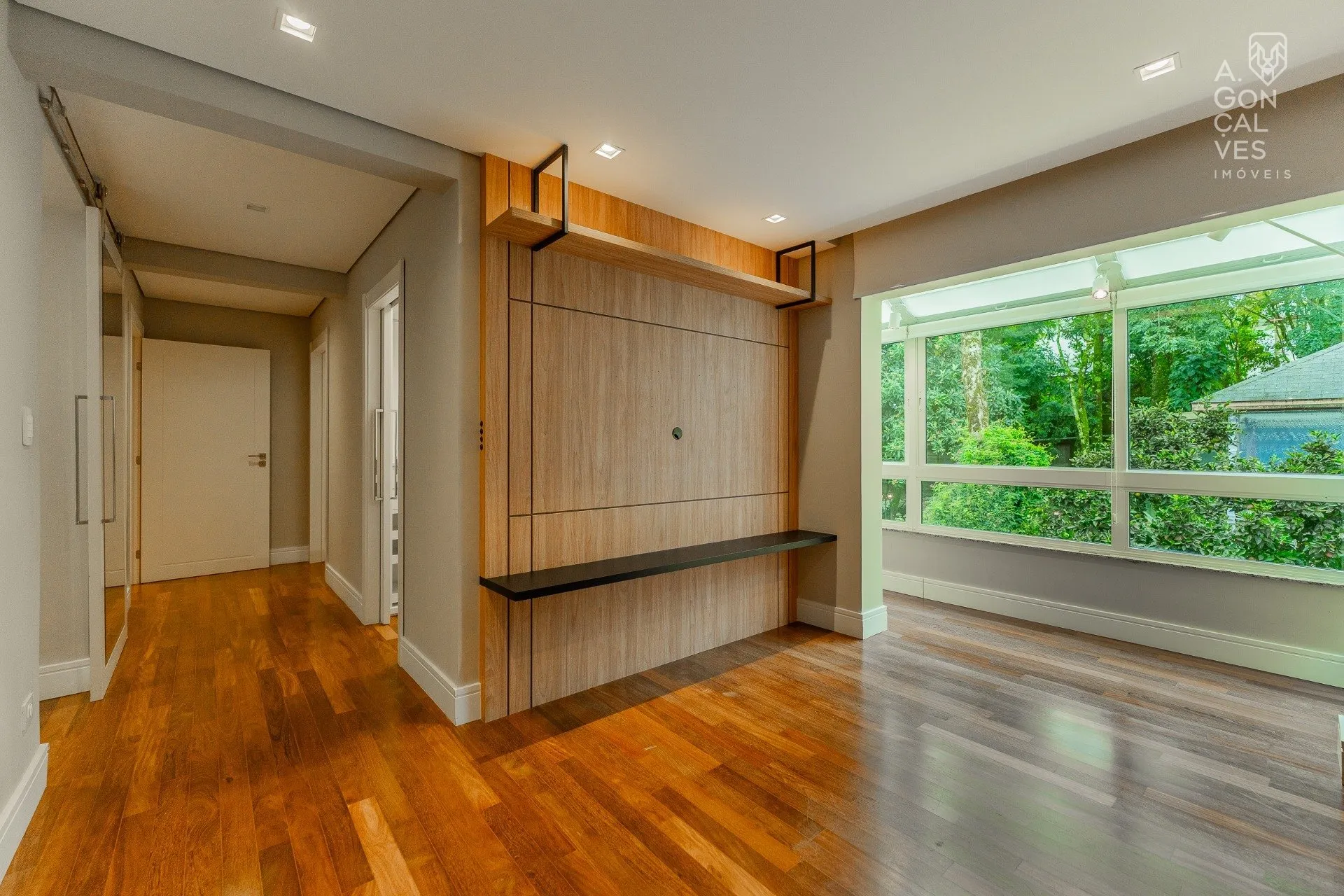 House with 4 bedrooms and 5 bathrooms, 5 parking spots — photo 46