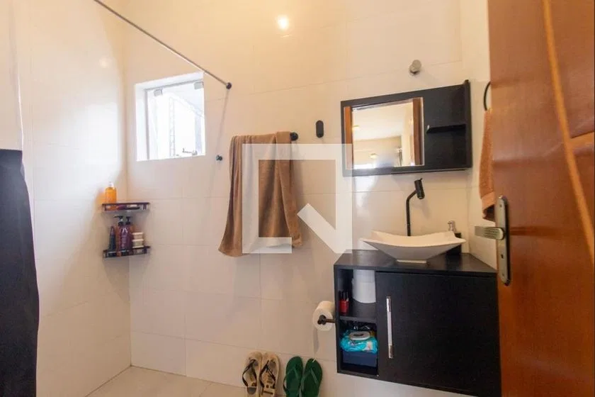 Furnished 2-bedroom house with 1 en-suite and private yard — photo 15