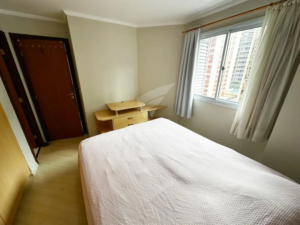 Glass-enclosed balcony in a 3-bedroom apartment, 113 m² — photo 21