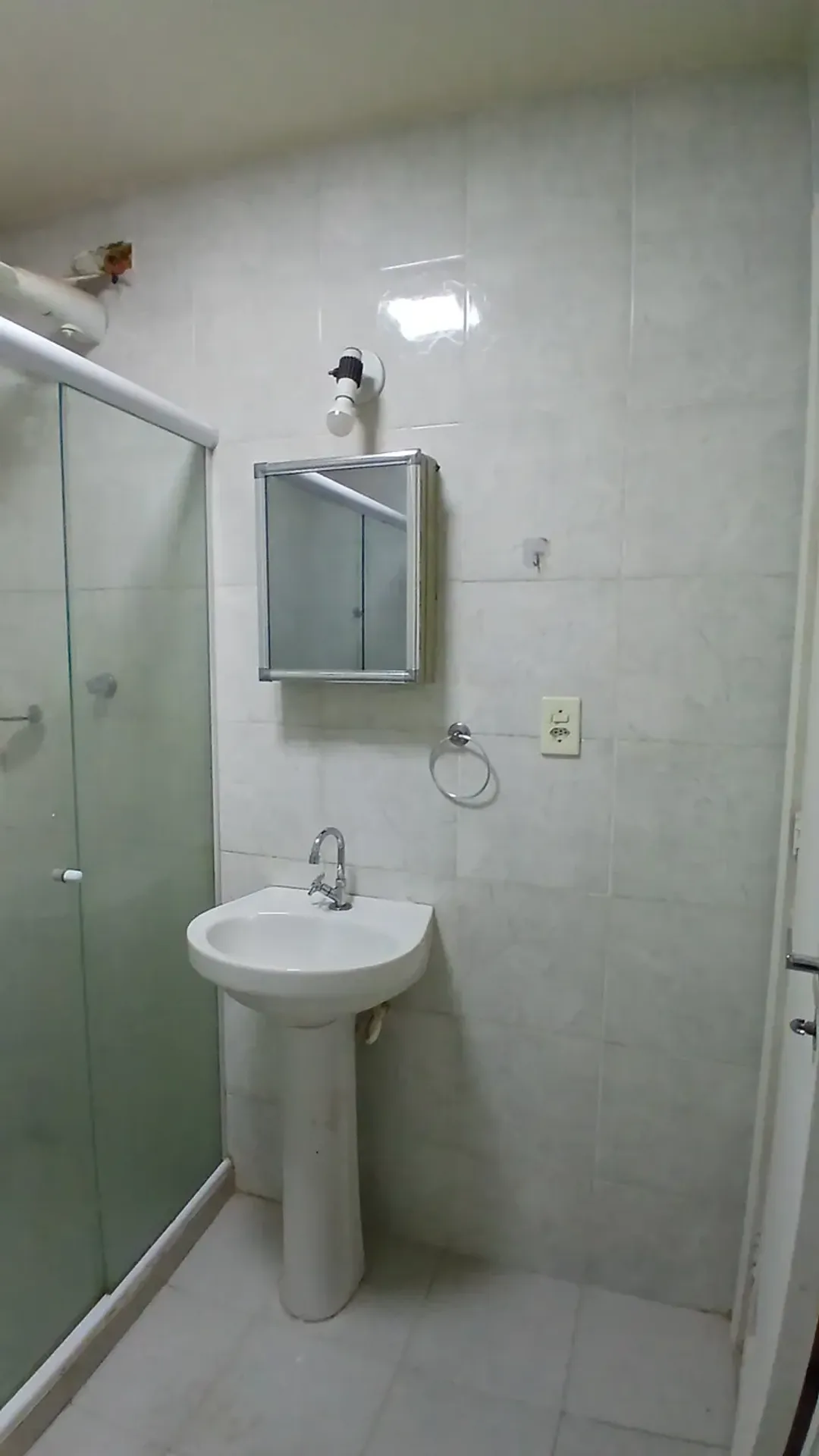 Walk-in closet in a one-bedroom apartment, 45 m² — photo 19