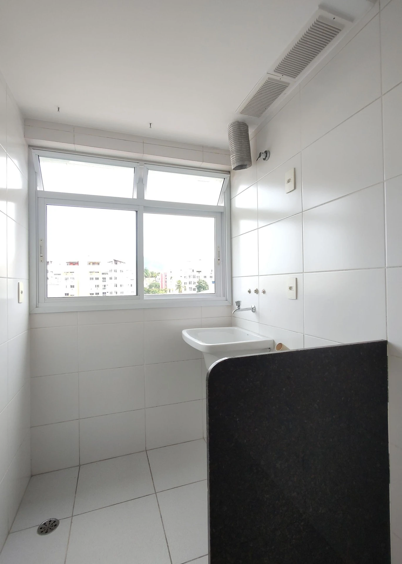 Apartamento sem mobília com 2 quartos e varanda — photo 17