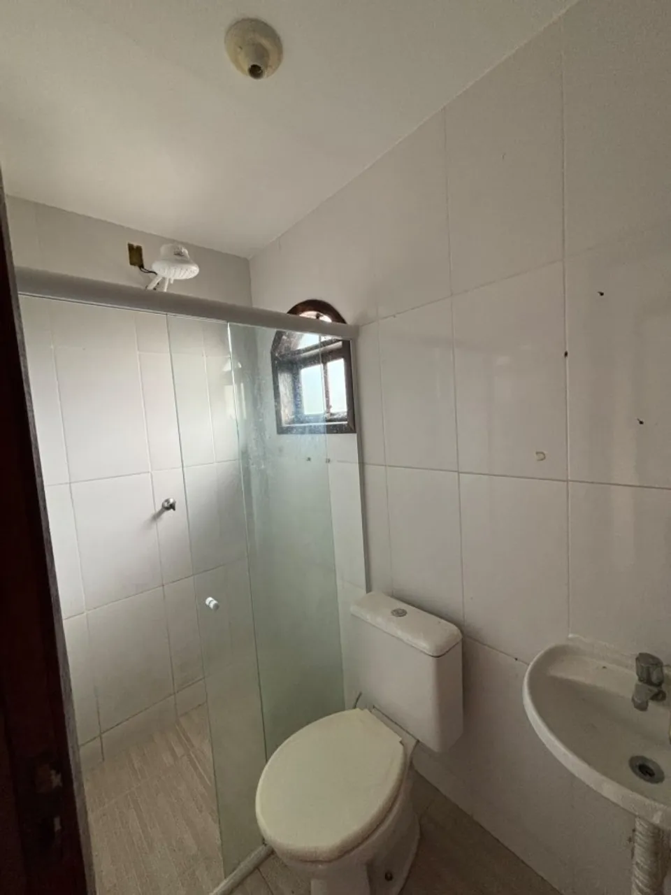 3-bedroom house with 3 bathrooms and glass showers — photo 7