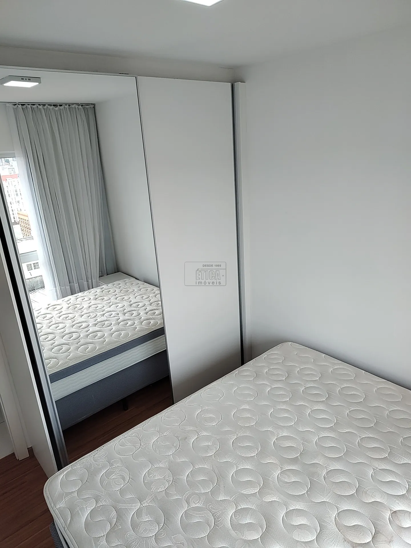 One-bedroom apartment in a building with a gym — photo 7