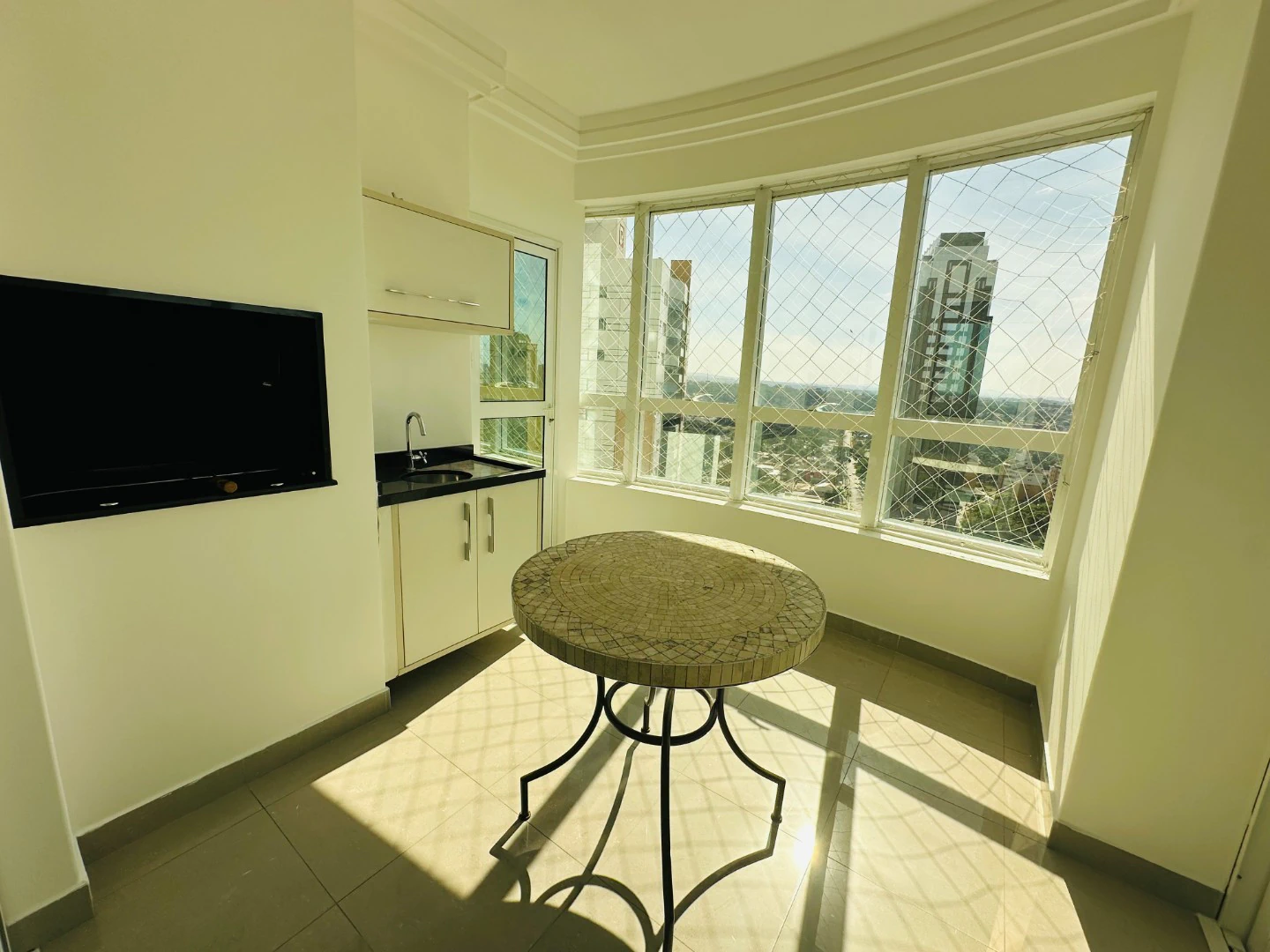 4-bedroom apartment in a building with a gym — photo 21
