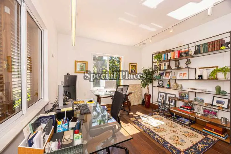 Furnished house with 6 bedrooms and 550 m² — photo 26
