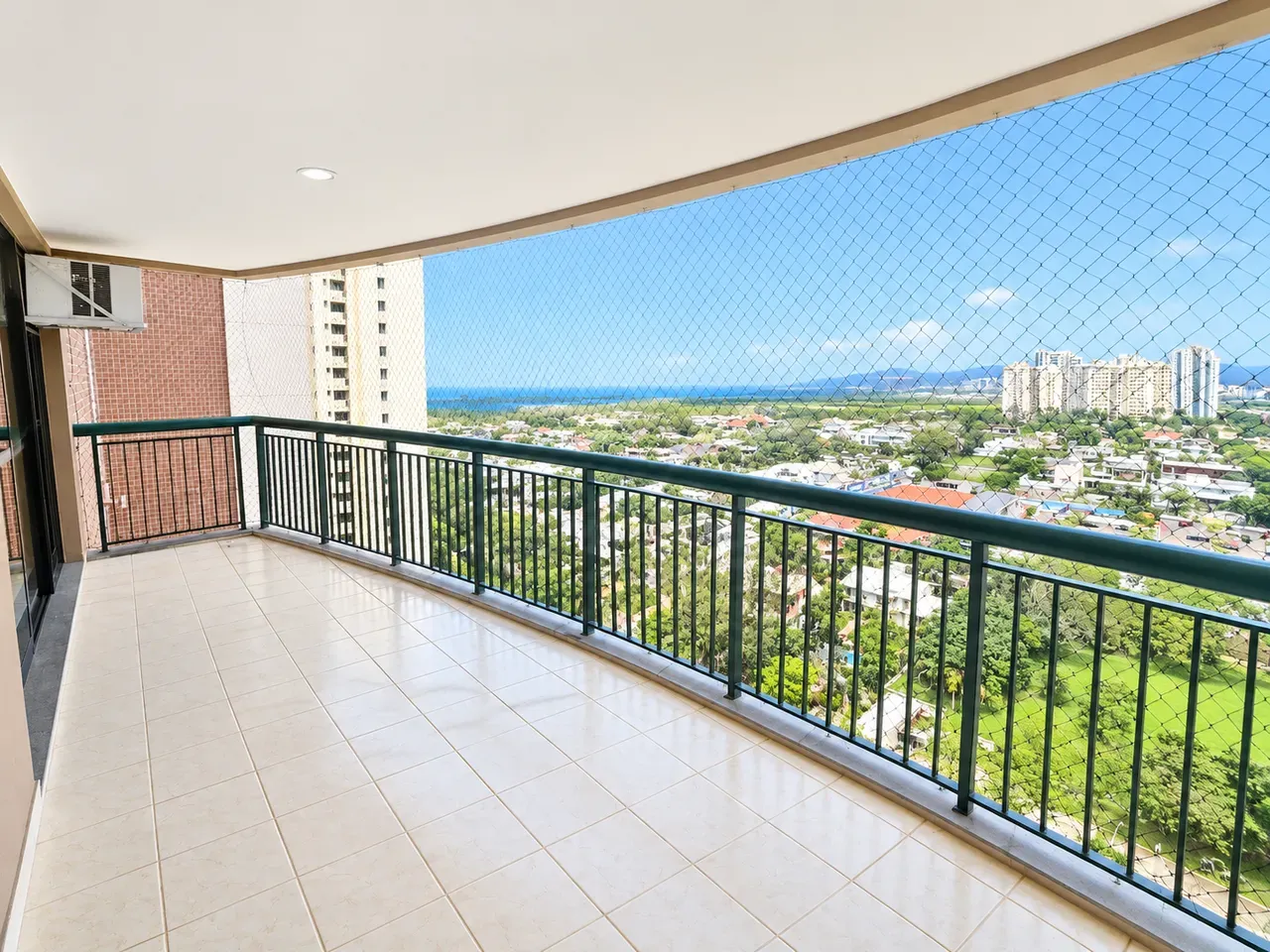 One-bedroom apartment with a water view
