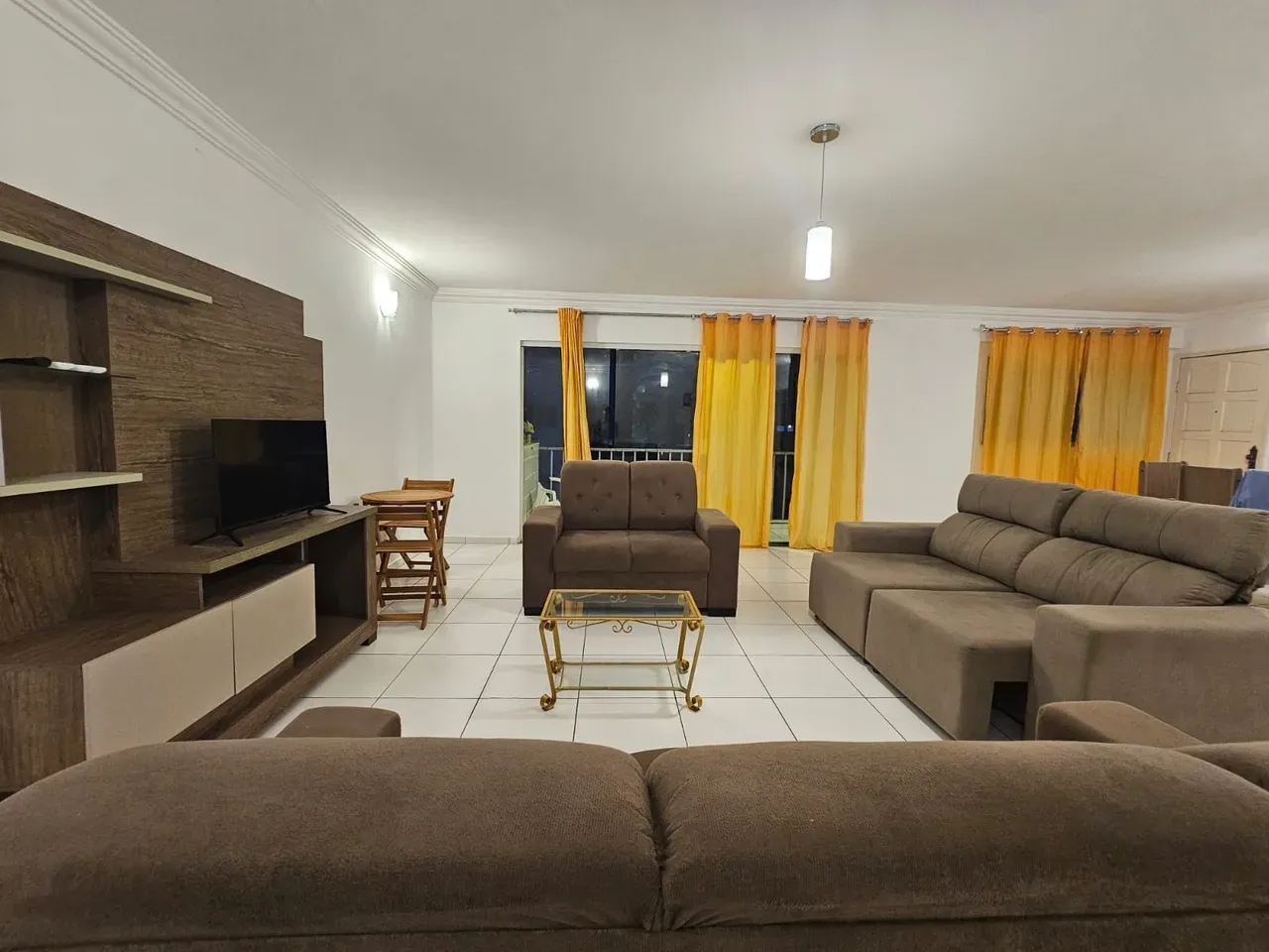 Furnished 137 m² apartment with 3 bedrooms and balcony