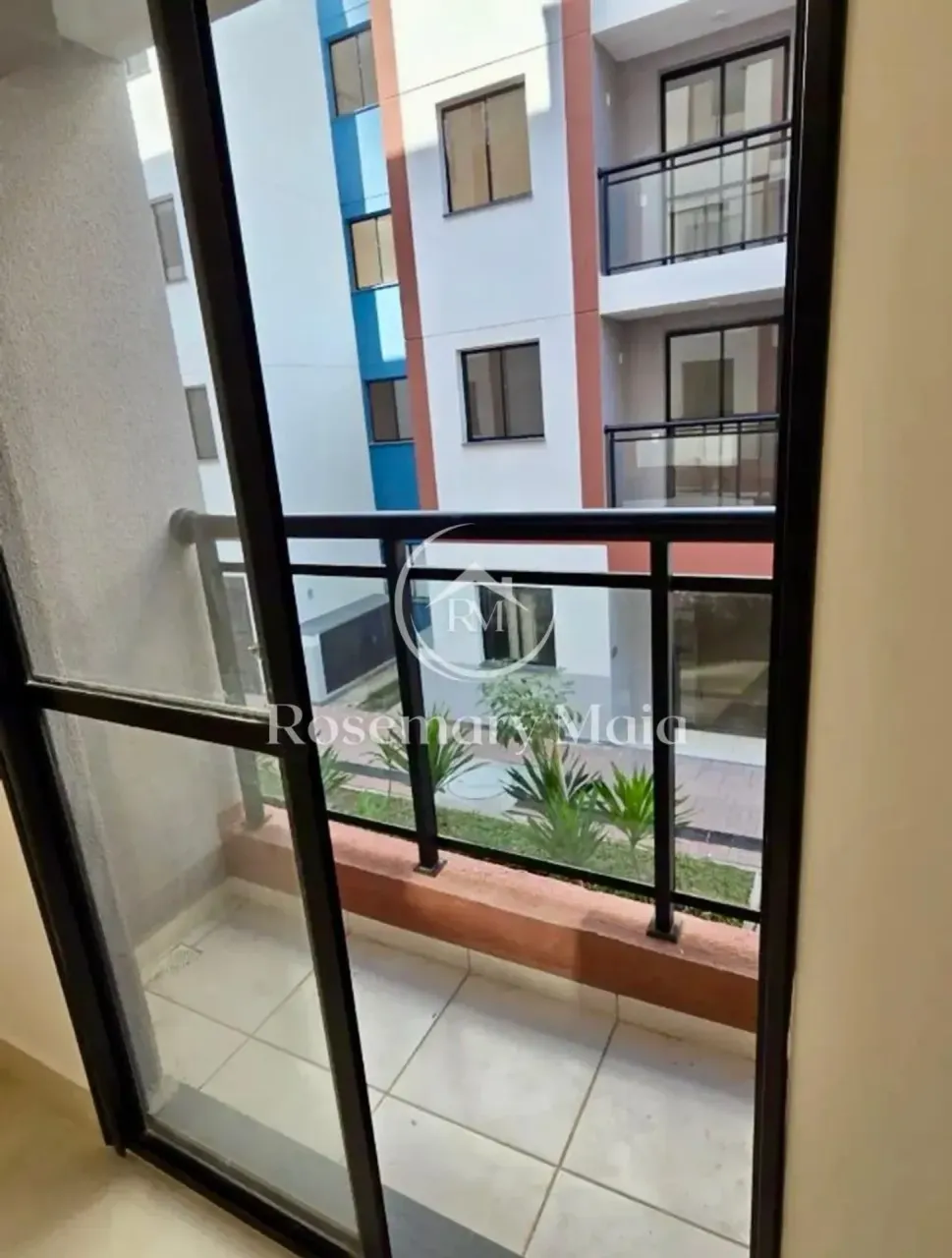 2-bedroom apartment with 1 parking space and 1 bath — photo 10